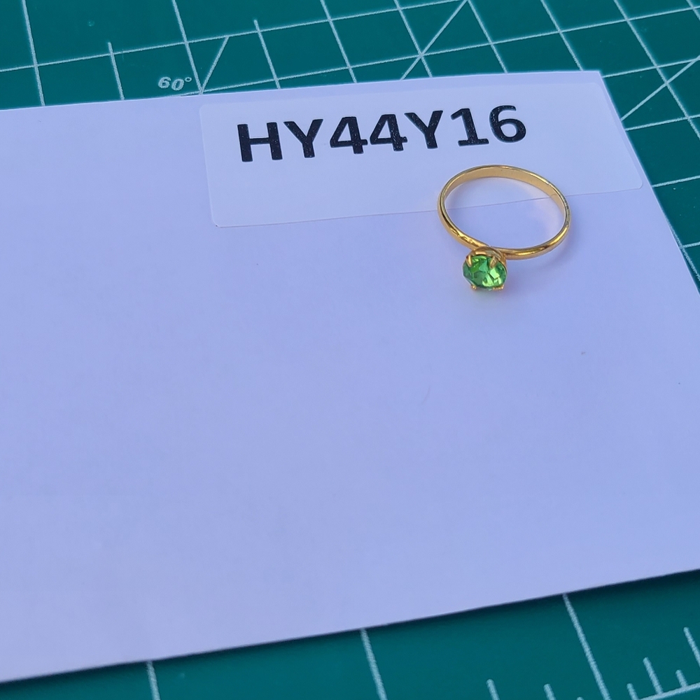 Elegant Gold Ring with Green Gemstone Ring Size 7.5 - Picture 4 of 8